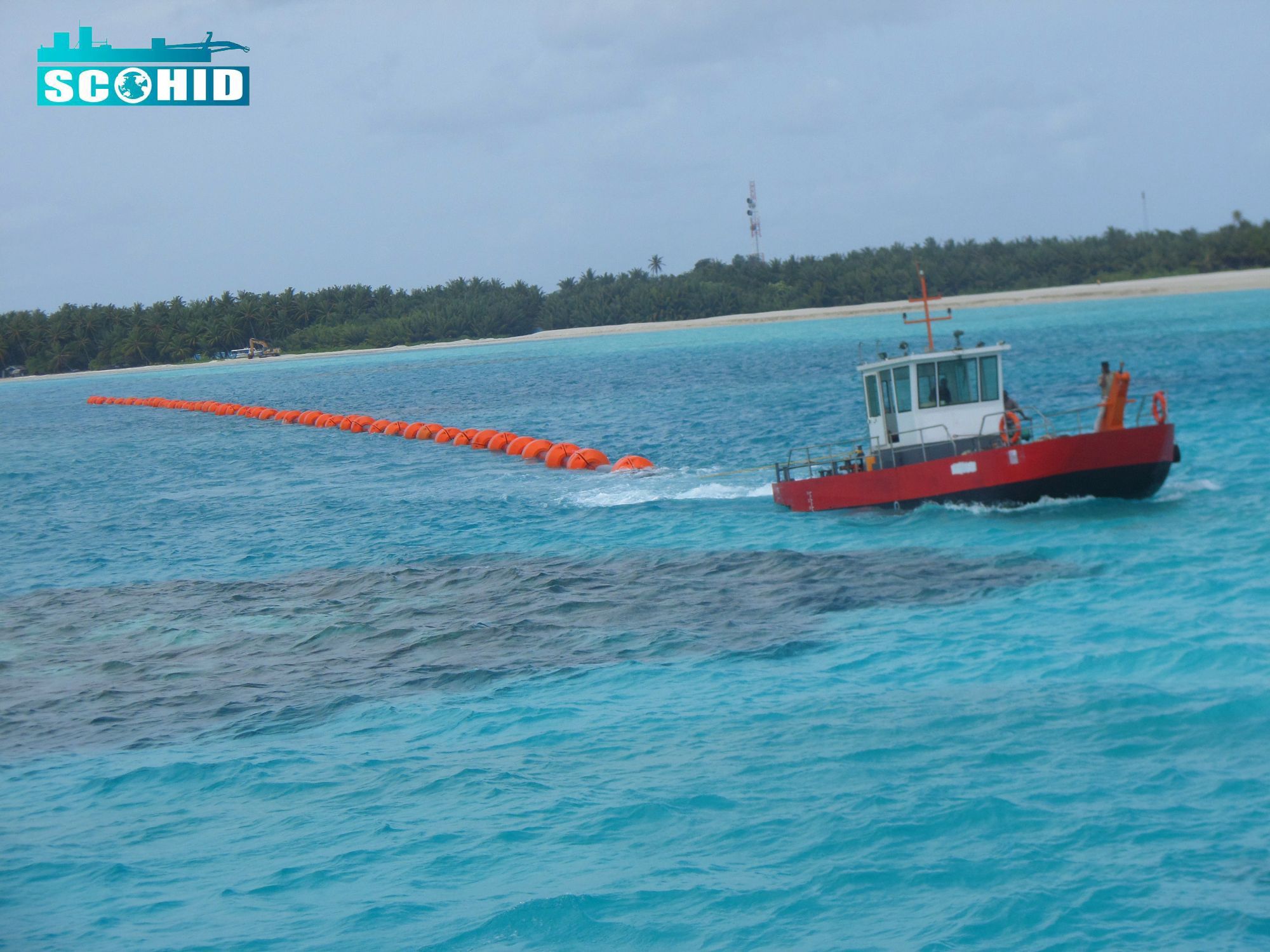 Remolcar un remolcador o un barco de trabajo es esencial para las operaciones de dragado.