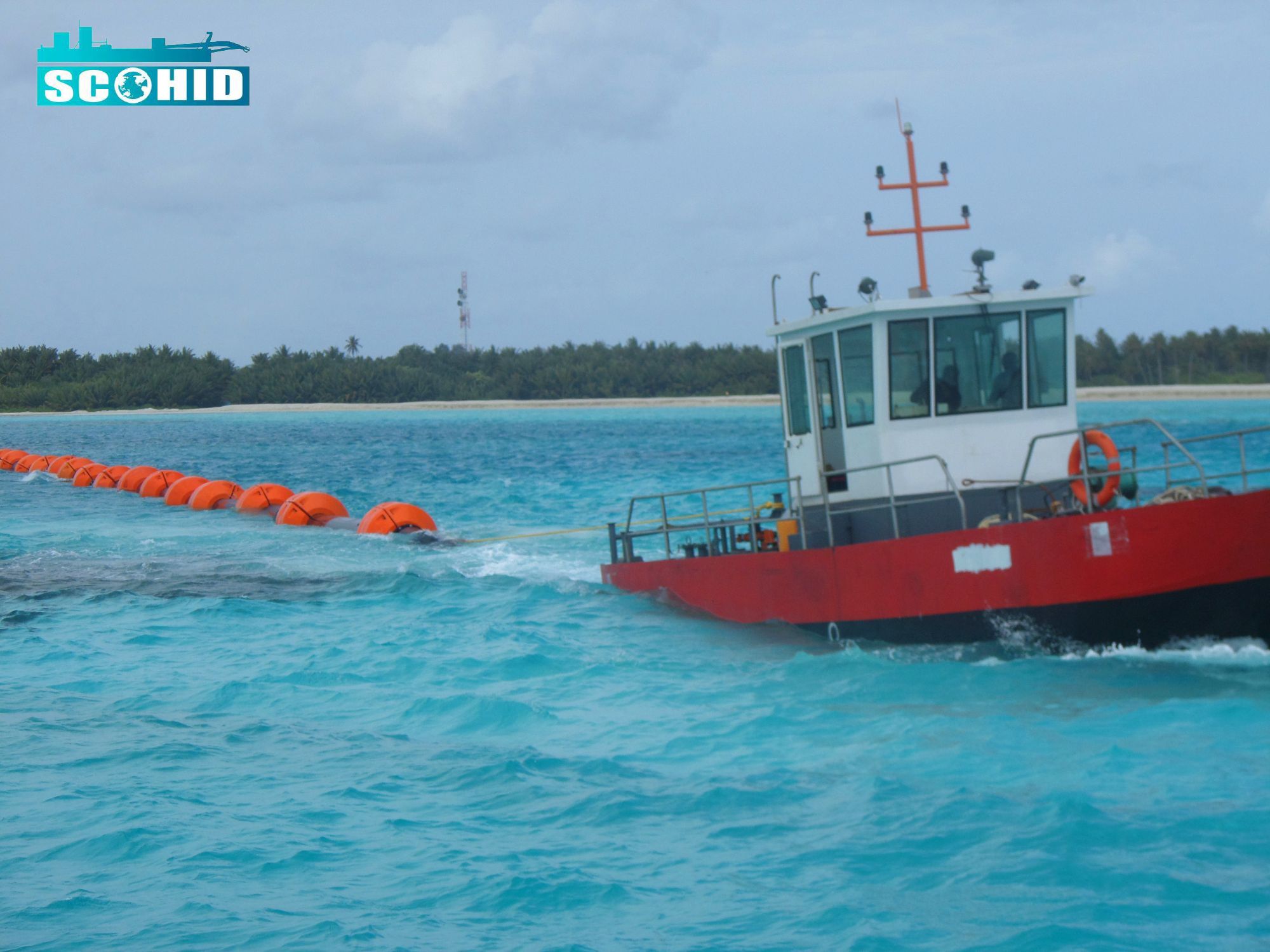 Remolcar un remolcador o un barco de trabajo es esencial para las operaciones de dragado.