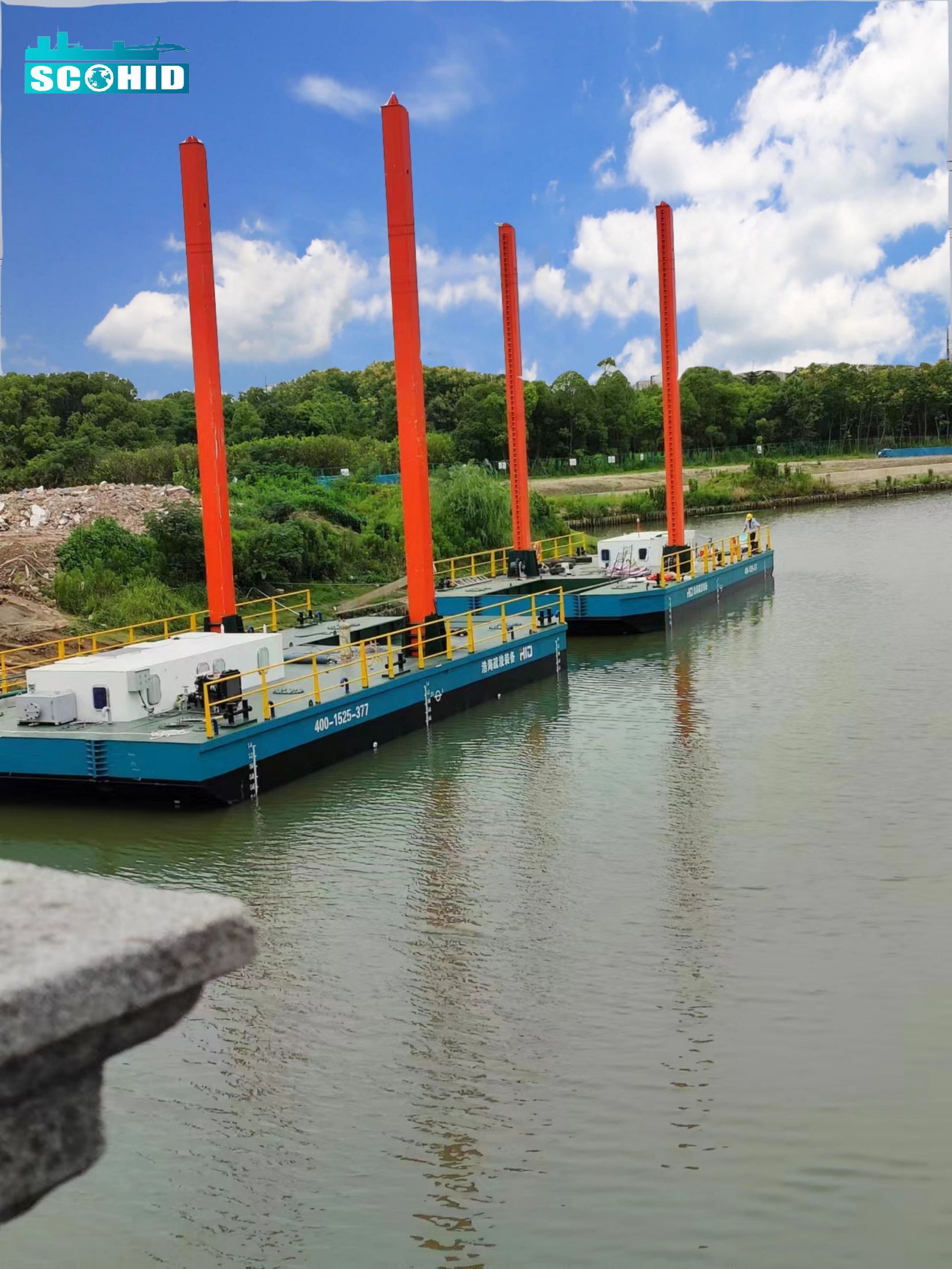 Alta eficiencia y protección del medio ambiente Equipo de transporte de excavadora/barcaza para extracción de arena con retroexcavadora en el río