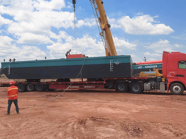 Alta eficiencia y protección del medio ambiente Equipo de transporte de excavadora/barcaza para extracción de arena con retroexcavadora en el río